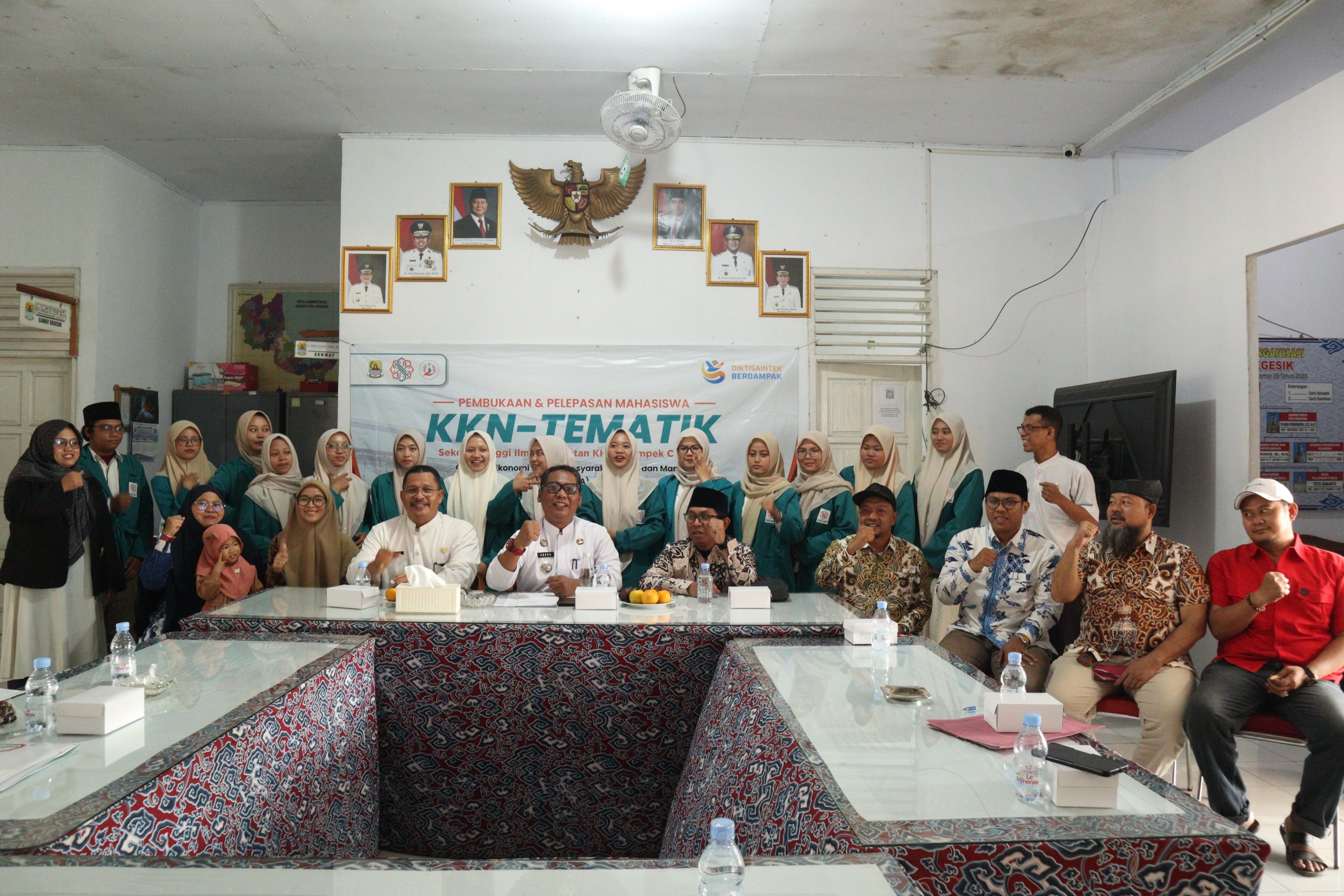 Mengabdi untuk Negeri, STIKes KHAS Kempek Berangkatkan Mahasiswa KKN Tematik 2026 ke Kecamatan Gegesik